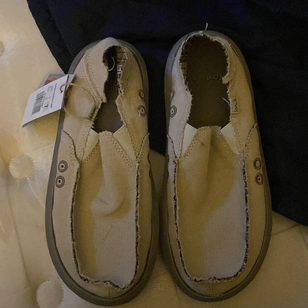 sanuks